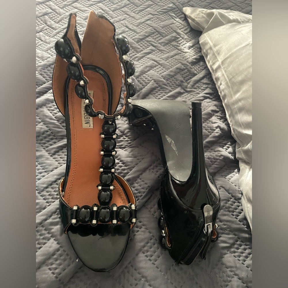 Black heels sandals barely worn